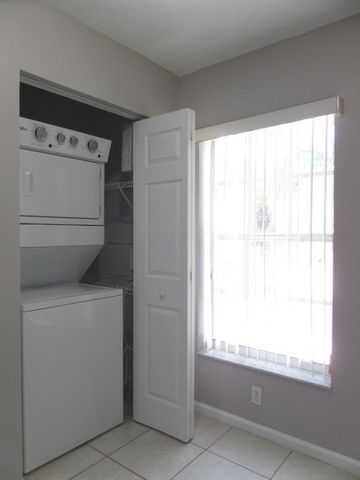 862 Summit Lake Drive, West Palm Beach, FL 33406