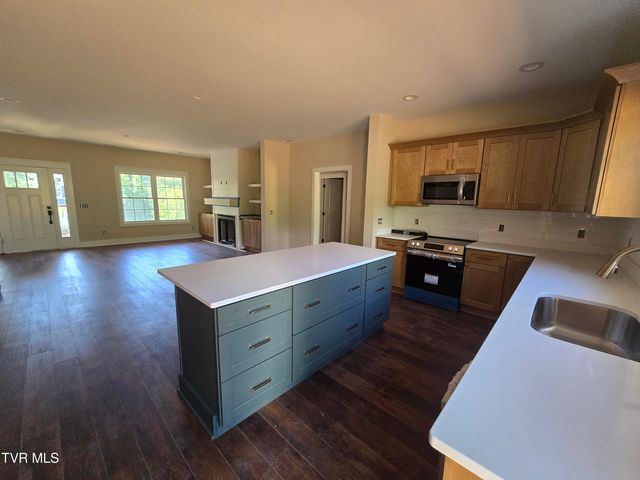 1200 Fiddlers Way, Kingsport, TN 37664