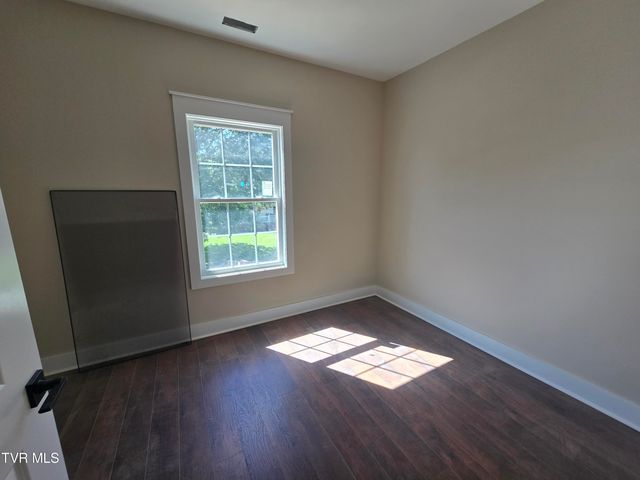 1200 Fiddlers Way, Kingsport, TN 37664