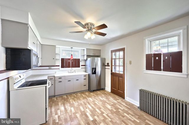 827 CHESTNUT ST, Columbia, PA 17512