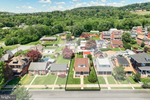 827 CHESTNUT ST, Columbia, PA 17512