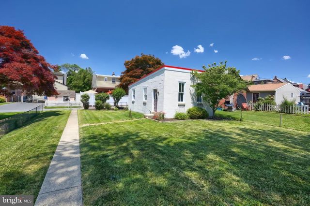 827 CHESTNUT ST, Columbia, PA 17512