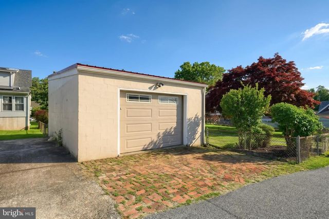 827 CHESTNUT ST, Columbia, PA 17512