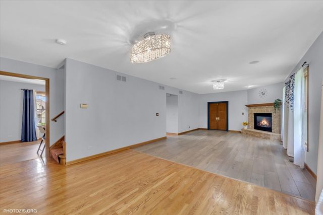 1317 Winslow Circle, Woodstock, IL 60098