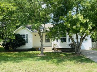 321 Atlantic Ave, Oak Grove, KY 42262
