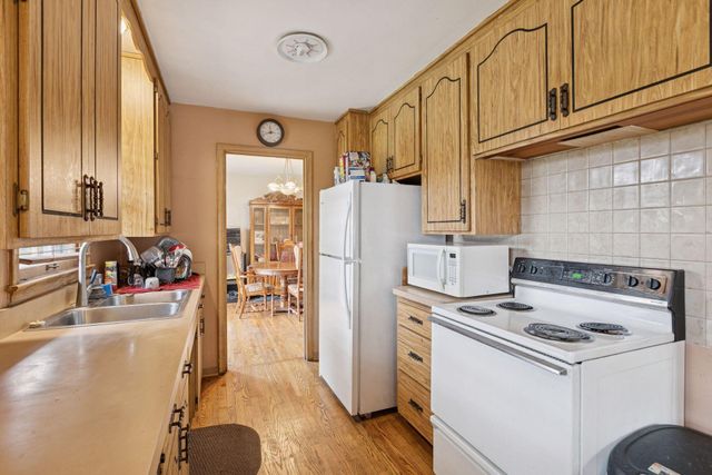 6800 68th Avenue N, Brooklyn Park, MN 55428