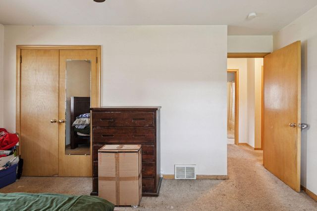 6800 68th Avenue N, Brooklyn Park, MN 55428