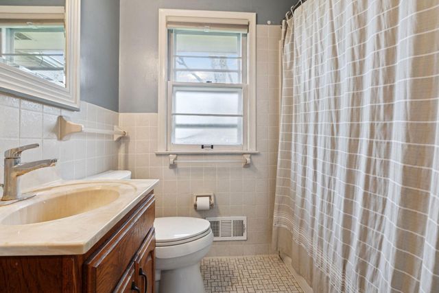 6800 68th Avenue N, Brooklyn Park, MN 55428