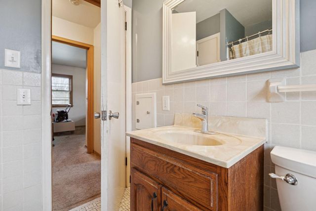 6800 68th Avenue N, Brooklyn Park, MN 55428