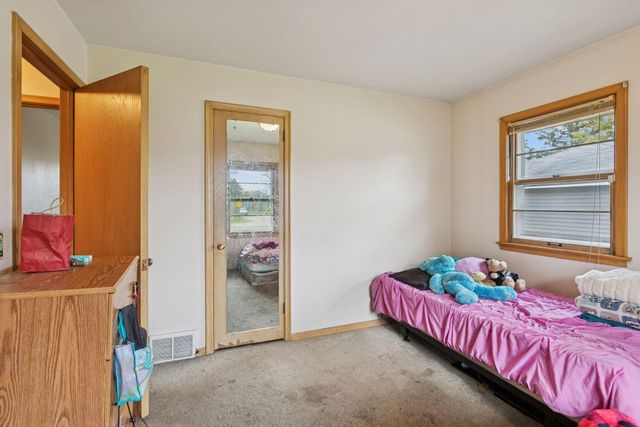 6800 68th Avenue N, Brooklyn Park, MN 55428