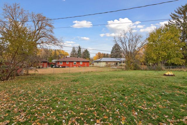 6800 68th Avenue N, Brooklyn Park, MN 55428