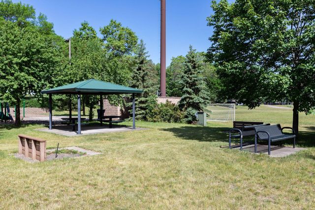 6800 68th Avenue N, Brooklyn Park, MN 55428