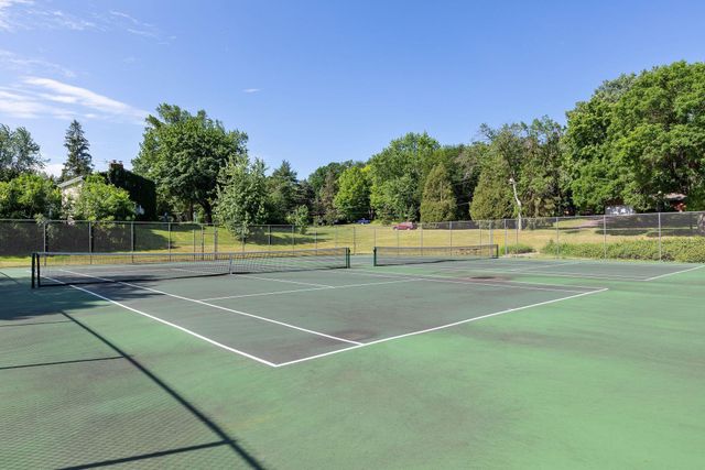 6800 68th Avenue N, Brooklyn Park, MN 55428