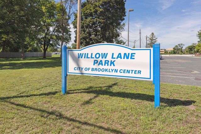 6800 68th Avenue N, Brooklyn Park, MN 55428