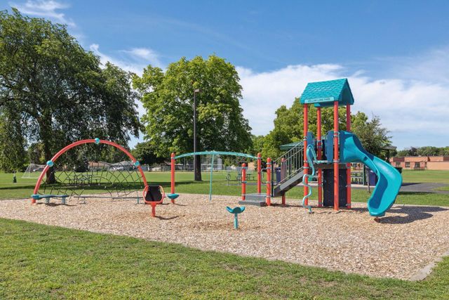 6800 68th Avenue N, Brooklyn Park, MN 55428