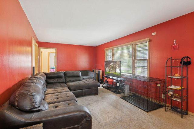 6800 68th Avenue N, Brooklyn Park, MN 55428