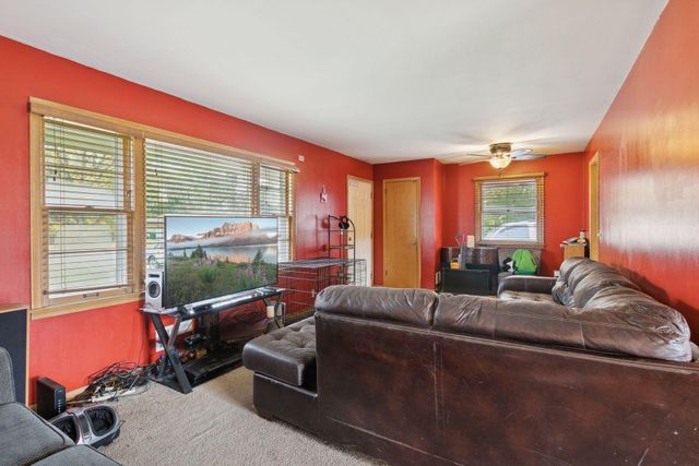 6800 68th Avenue N, Brooklyn Park, MN 55428