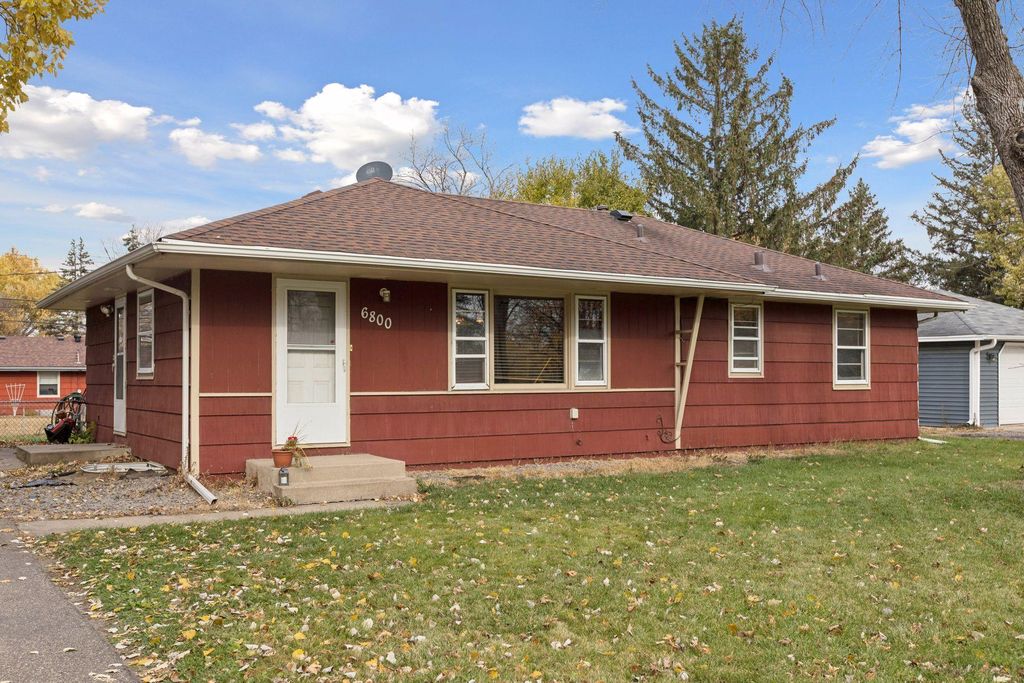 6800 68th Avenue N, Brooklyn Park, MN 55428