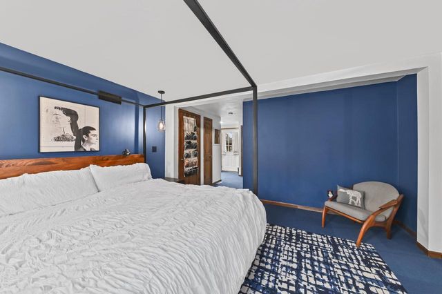 1819 W Holmes COURT, Milwaukee, WI 53221