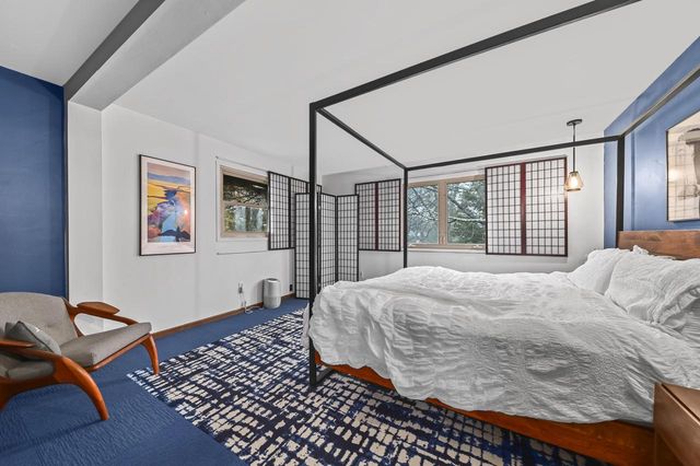 1819 W Holmes COURT, Milwaukee, WI 53221