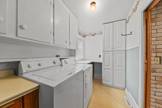 1819 W Holmes COURT, Milwaukee, WI 53221