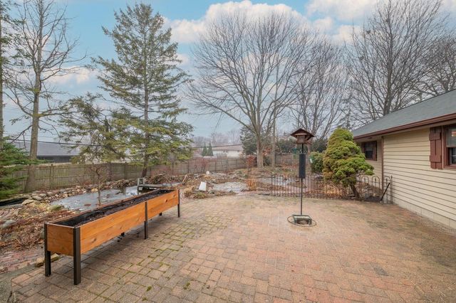 1819 W Holmes COURT, Milwaukee, WI 53221