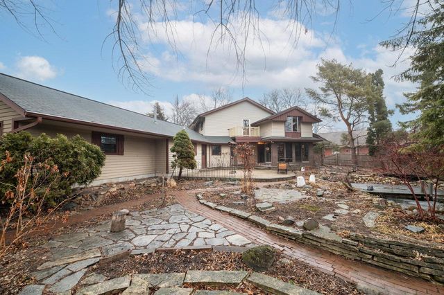 1819 W Holmes COURT, Milwaukee, WI 53221