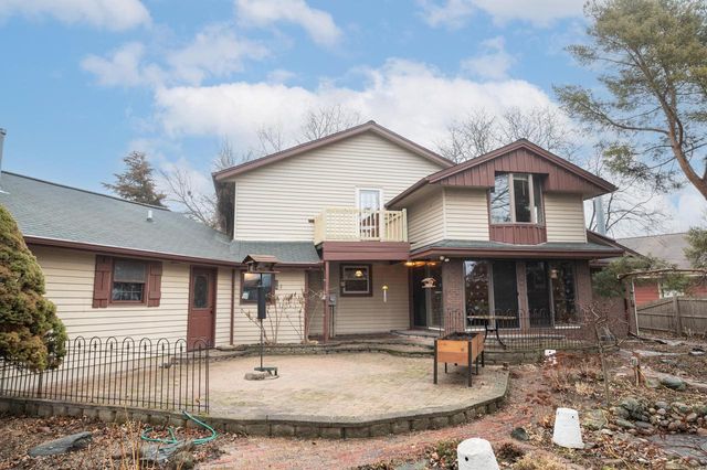 1819 W Holmes COURT, Milwaukee, WI 53221