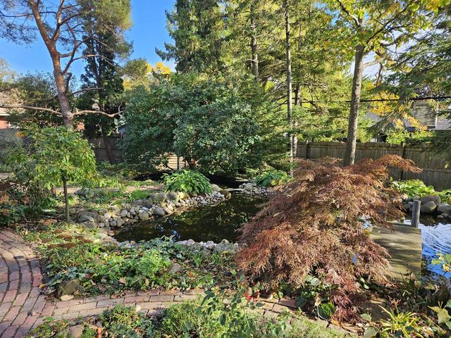 1819 W Holmes COURT, Milwaukee, WI 53221