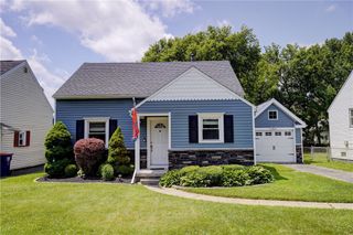 353 Fetzner Rd, Greece, NY 14626