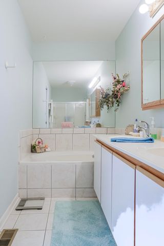 5065 Spinnaker Lane D, Crown Point, IN 46307