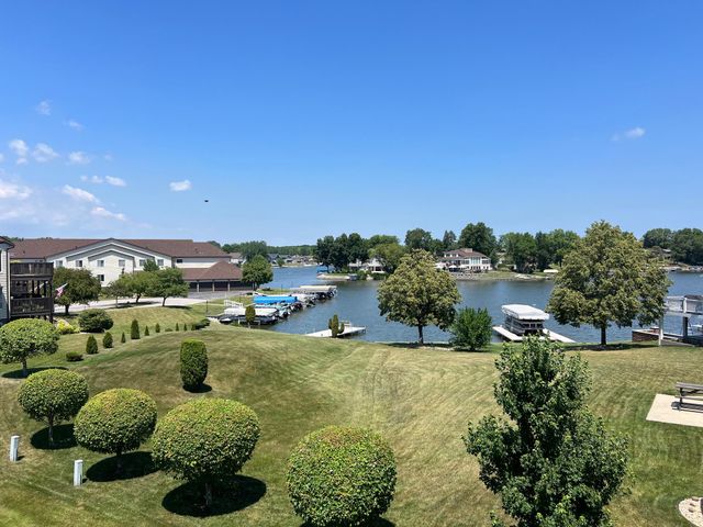 5065 Spinnaker Lane D, Crown Point, IN 46307