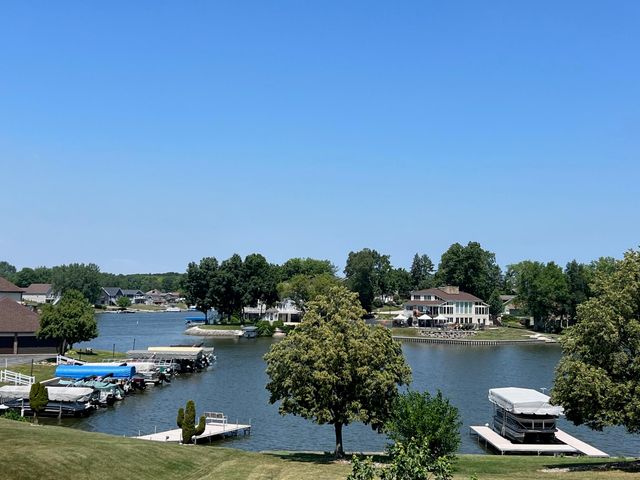 5065 Spinnaker Lane D, Crown Point, IN 46307