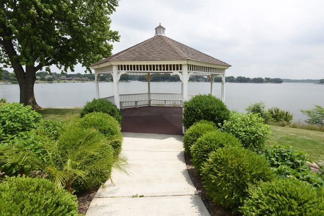 5065 Spinnaker Lane D, Crown Point, IN 46307