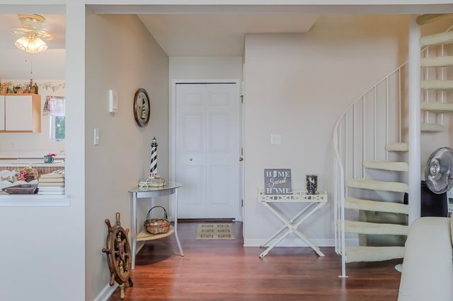 5065 Spinnaker Lane D, Crown Point, IN 46307