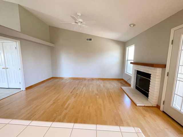 155 Bittercreek Dr, Folsom, CA 95630