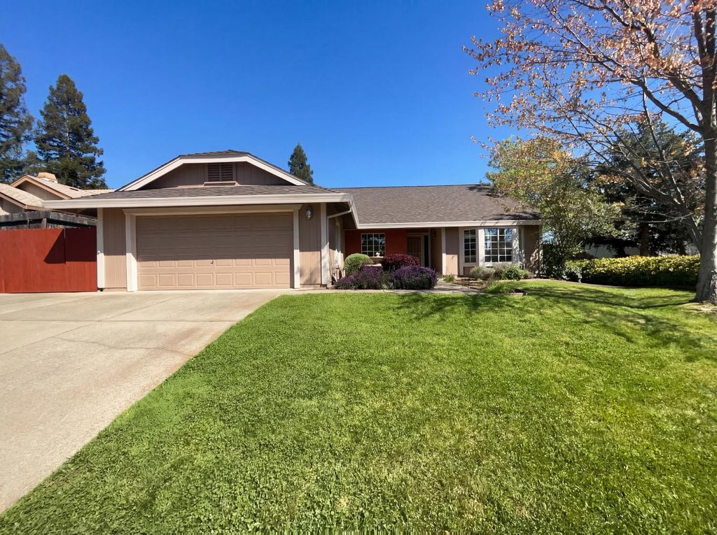155 Bittercreek Dr, Folsom, CA 95630