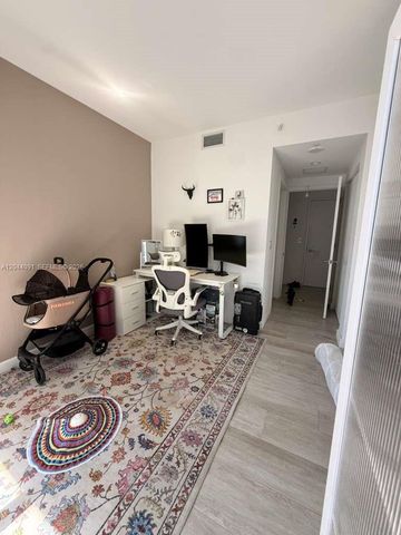 55 SW 9th St 2208, Miami, FL 33130