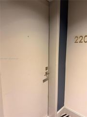 55 SW 9th St 2208, Miami, FL 33130