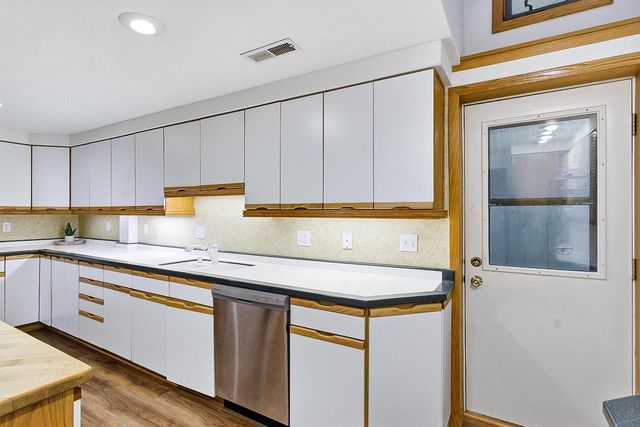 3231 Freeway Court, Mcfarland, WI 53558