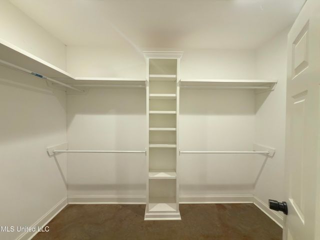 300 Deer Hollow Road, Grenada, MS 38901