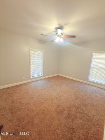 300 Deer Hollow Road, Grenada, MS 38901