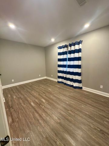 300 Deer Hollow Road, Grenada, MS 38901