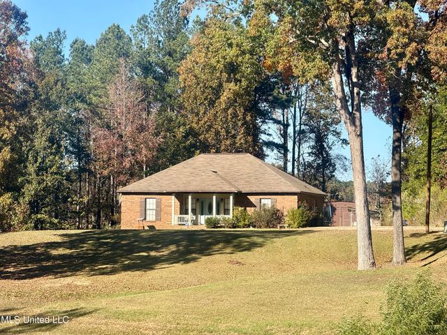 300 Deer Hollow Road, Grenada, MS 38901
