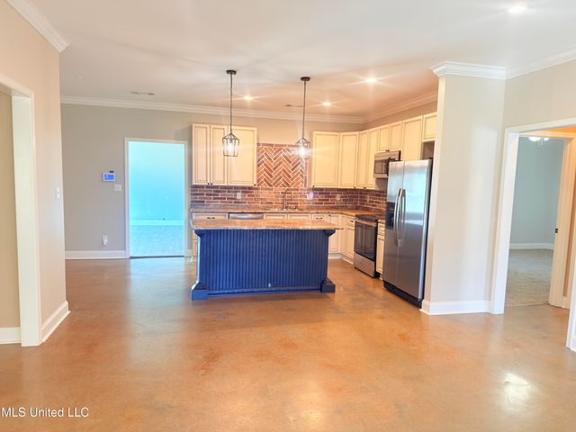 300 Deer Hollow Road, Grenada, MS 38901