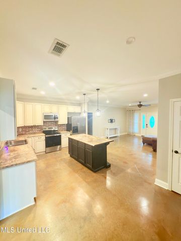 300 Deer Hollow Road, Grenada, MS 38901