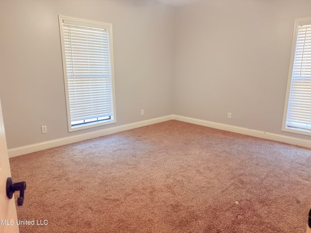 300 Deer Hollow Road, Grenada, MS 38901