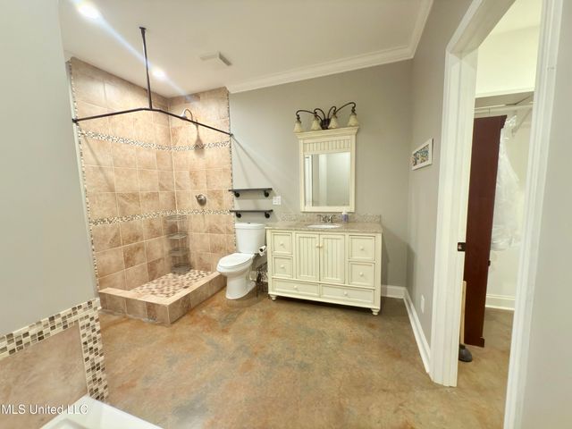 300 Deer Hollow Road, Grenada, MS 38901