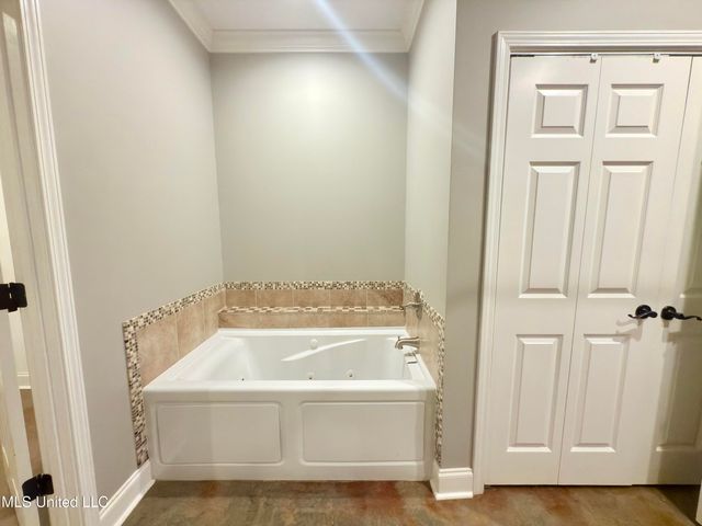 300 Deer Hollow Road, Grenada, MS 38901