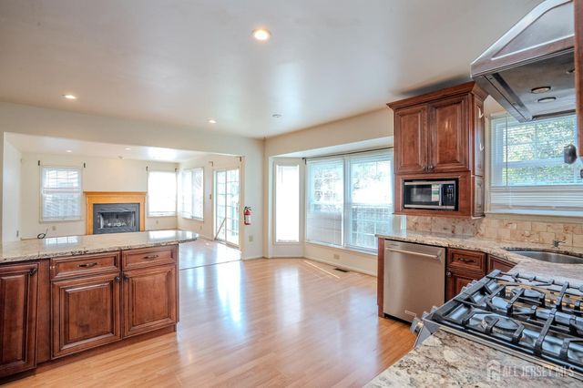 4 Chipwood Lane, North Brunswick, NJ 08902